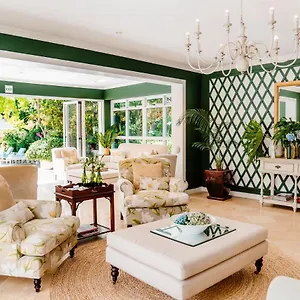بيت ضيافة Last Word Constantia كيب تاون